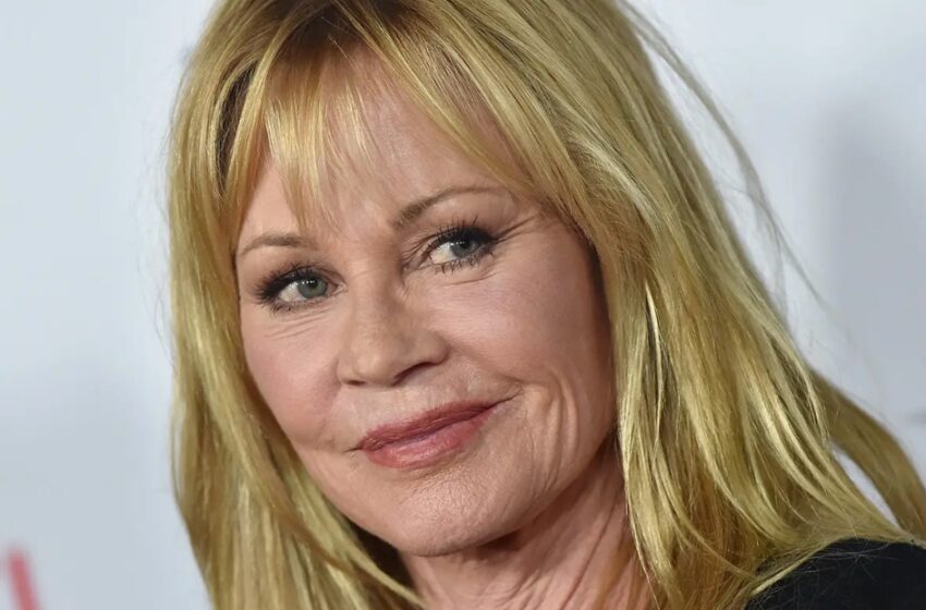  “Después de la cirugía plástica y con un nuevo tatuaje”: ¿Cómo luce ahora Melanie Griffith a sus 67 años y cómo está en la actualidad?