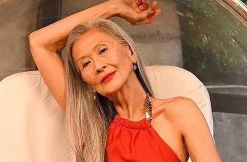 Una Modelo de 71 Años Sigue Brillando en la Pasarela y Desafía las Normas de Belleza: ¡La Dama que Sorprende a Todos con su Aspecto Juvenil!