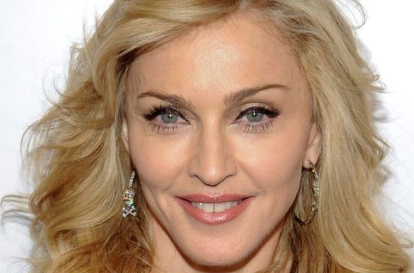  Madonna, de 65 años, fue captada en un romance público con un joven de 28 años en Italia: ¡Mira las fotos de su cita!