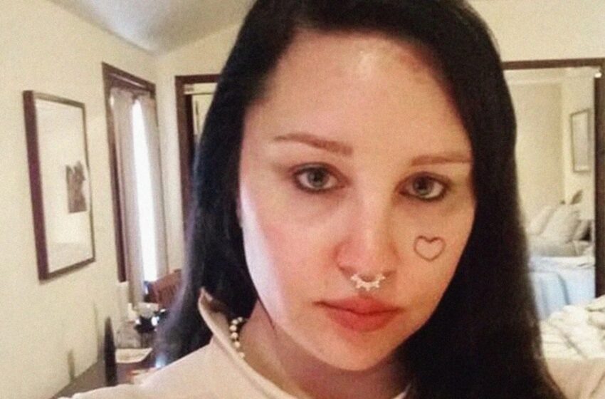 Una vez una hermosa y popular actriz estadounidense, ahora parece una persona diferente: ¿Quién es esta mujer de cabello oscuro y con más peso?