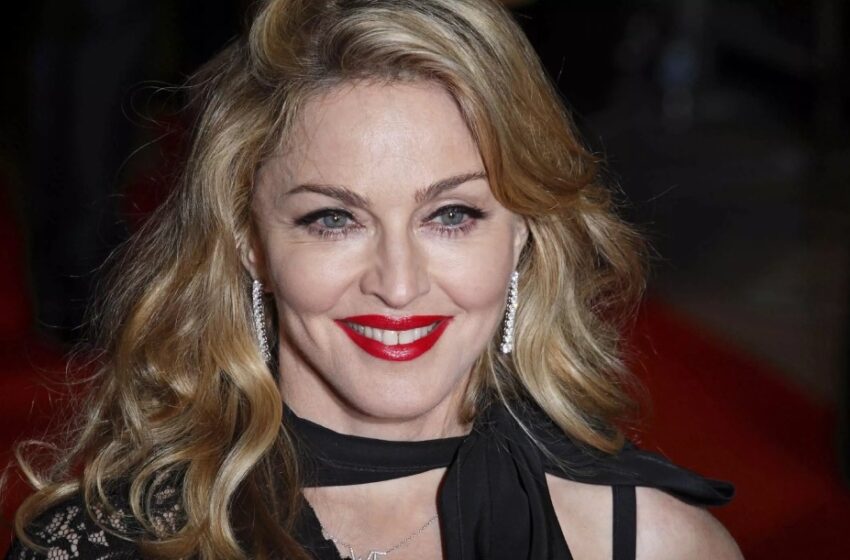  La Vida Amorosa de Madonna Toma un Nuevo Giro: ¡La Reina del Pop y su Nueva Relación con un Futbolista 37 Años Men Joven Causa Sensación!