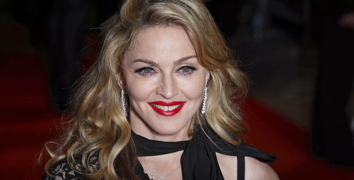 La Vida Amorosa de Madonna Toma un Nuevo Giro: ¡La Reina del Pop y su Nueva Relación con un Futbolista 37 Años Men Joven Causa Sensación!