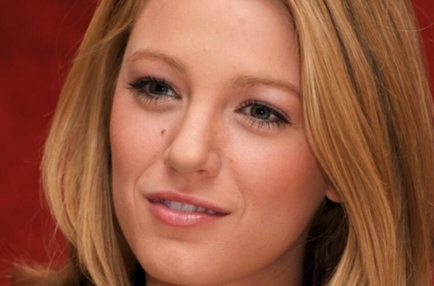 “¡Mamá de 4 Hijos en Forma Espectacular!”: ¡Blake Lively Apareció con un Conjunto Extremadamente Escotado!