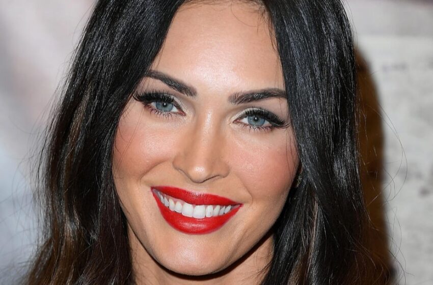 “La Estrella Olvidó Ponerse ‘Lo Más Importante’”: ¡Megan Fox Fue Captada en la Calle con un Conjunto que Mostraba sus Nalgas Semi-Nudas!