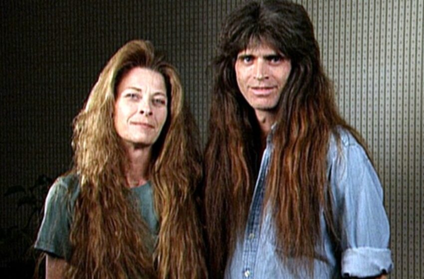 ¡Hombre y mujer que no se han cortado el cabello en más de 10 años revelan transformaciones sorprendentes!