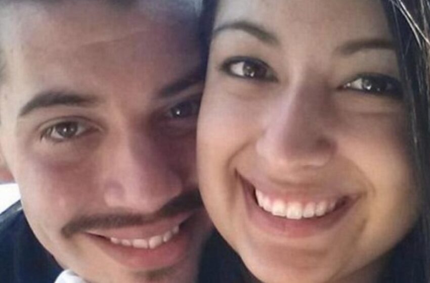 Pareja con un hijo de 10 meses se sorprende cuando dos mujeres mayores dejan una nota en su mesa