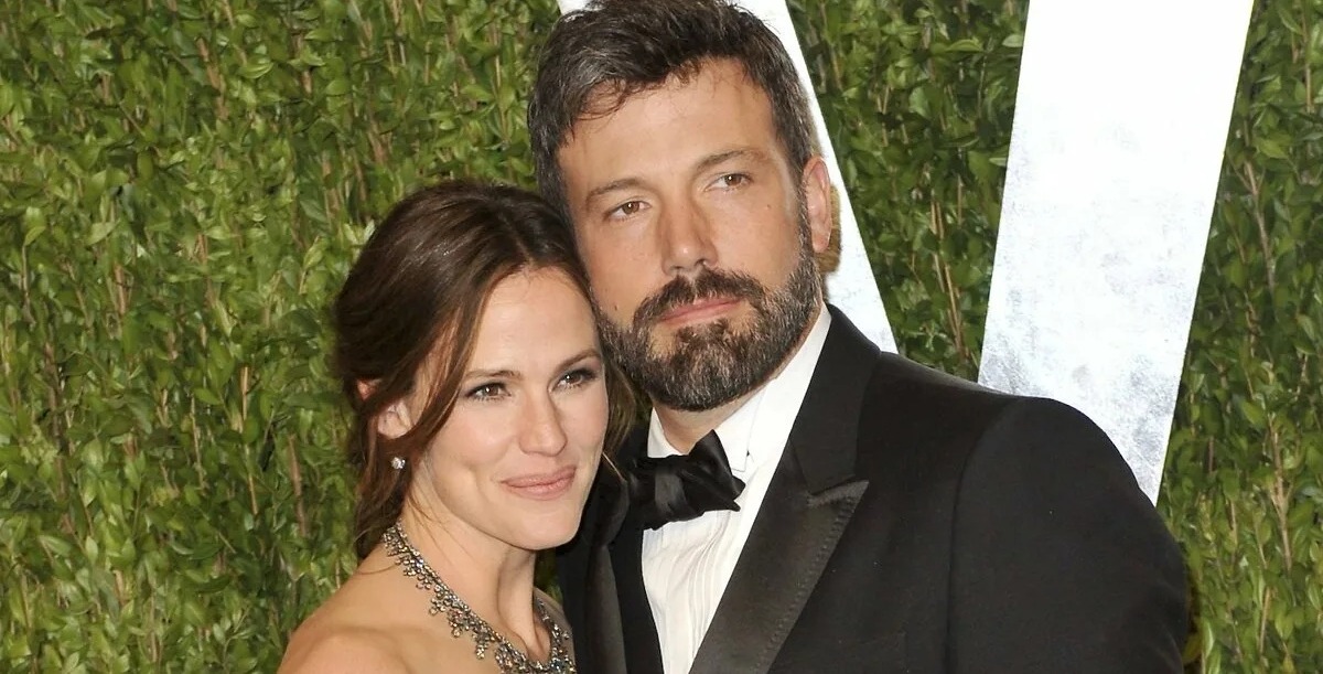 Ben Affleck Disfruta de una Cena con su Exesposa Jennifer Garner y sus Hijas, Captados por los Paparazzi