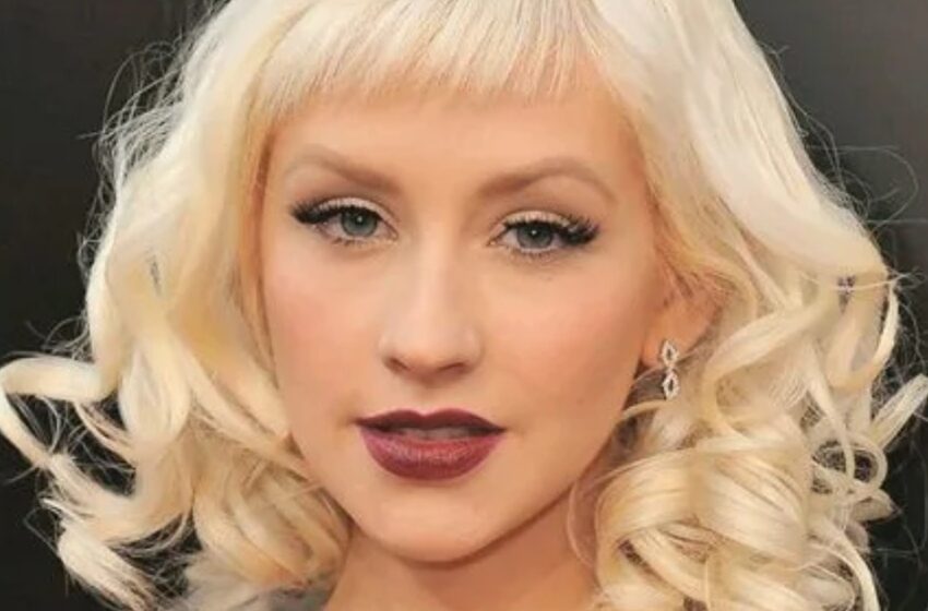  Christina Aguilera, quien ha perdido peso, posó en topless para Paper Magazine: ¡Una Serie de Fotos Audaces e Inspiradoras!