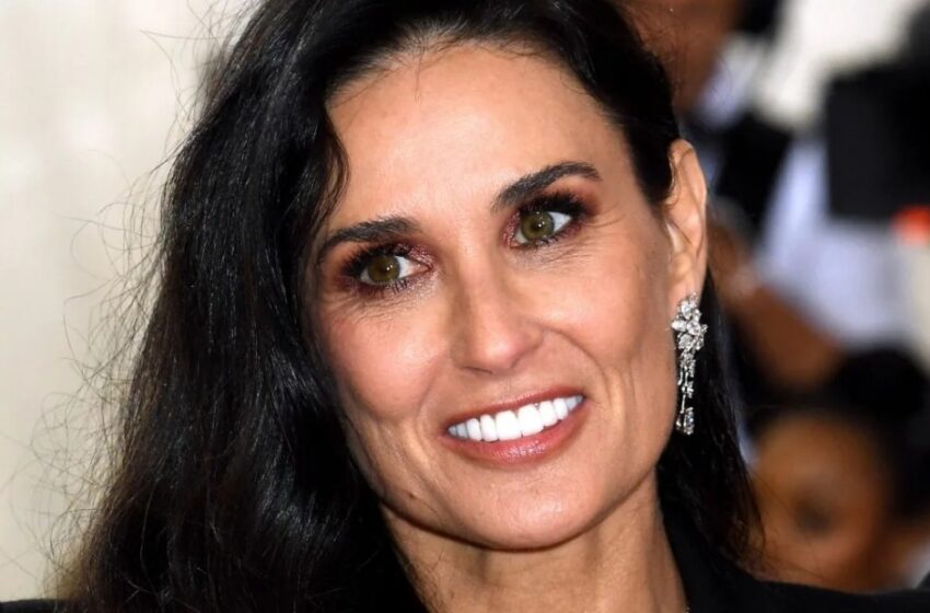  “Lucía Tan Delgada Y Cansada”: ¡El Reciente Look de Demi Moore en Mini Shorts Fue Fuertemente Criticado en Internet!