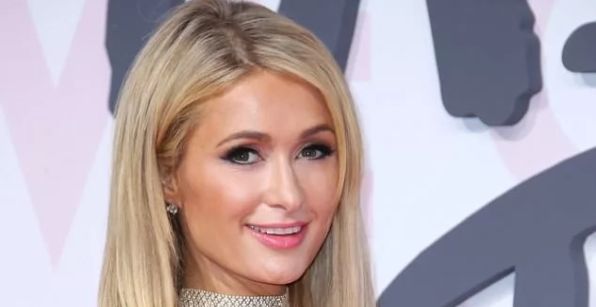 Paris Hilton Muestra Impresionantes Looks de Lencería en Nueva Publicidad: “Elegancia y Diseño Audaz”