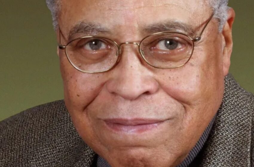  “El único hijo de James Earl Jones, a los 42 años, sorprende a los fanáticos con su impresionante parecido con su padre”: ¿Cómo luce ahora?