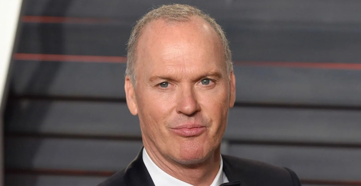 “¡Ya tiene 73 años, pero aún se ve tan joven!”: ¡Michael Keaton asombra a todos con su apariencia de “siempre joven”!