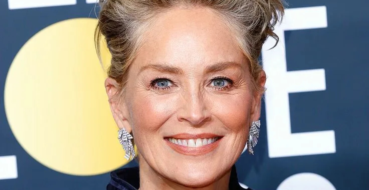 ¡Sharon Stone, de 66 Años, Posó Desnuda para la Portada de una Revista de Moda, Asombrando a Sus Fans: ¡Las Fotos Más Audaces de Stone que Has Visto!