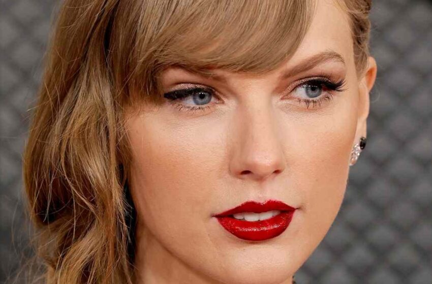  “Taylor Swift Enfrenta Críticas por su Atuendo ‘Chabacano’ en el Juego”: Fans Sorprendidos por su ‘Look de Caminante de Calle'”