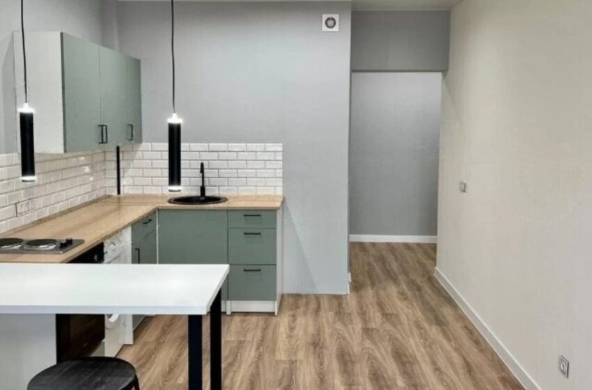  No llevó a su prometida a un elegante estudio de 25 m²: ¡ella dijo que debería haber comprado un apartamento de dos habitaciones en mal estado en su lugar!