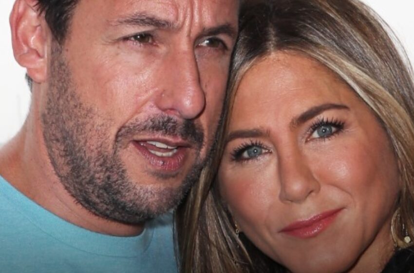  “La esposa de Adam Sandler, tras 21 años de matrimonio, se roba el espectáculo con su asombroso parecido a Jennifer Aniston”: ¿Cómo luce ella?