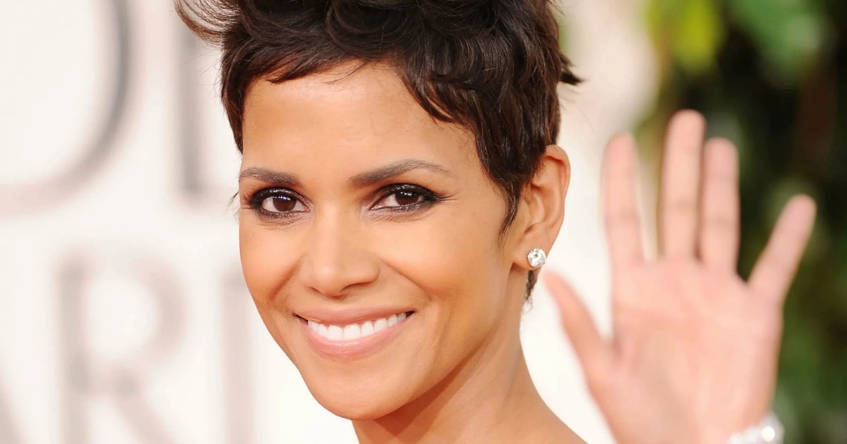 “Me gusta ser mayor”: Halle Berry, de 58 años, ha dejado de depilarse las axilas. ¿Cómo se ve ahora?