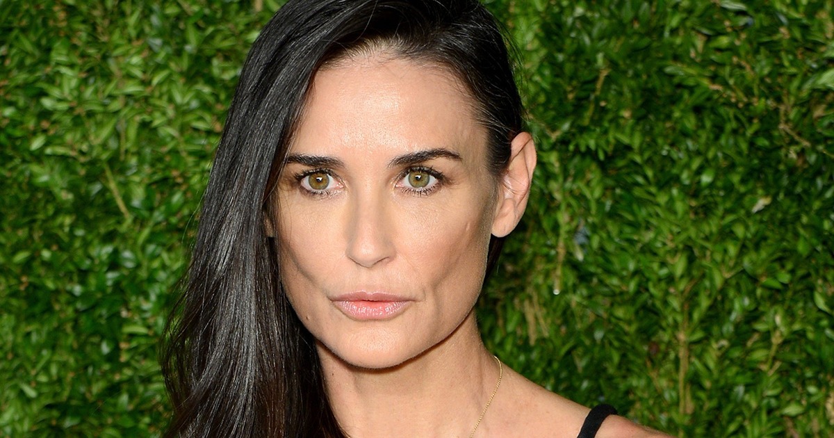 ¡Audaz! Demi Moore, a los 61 años, publicó fotos de ella en traje de baño sin Photoshop.