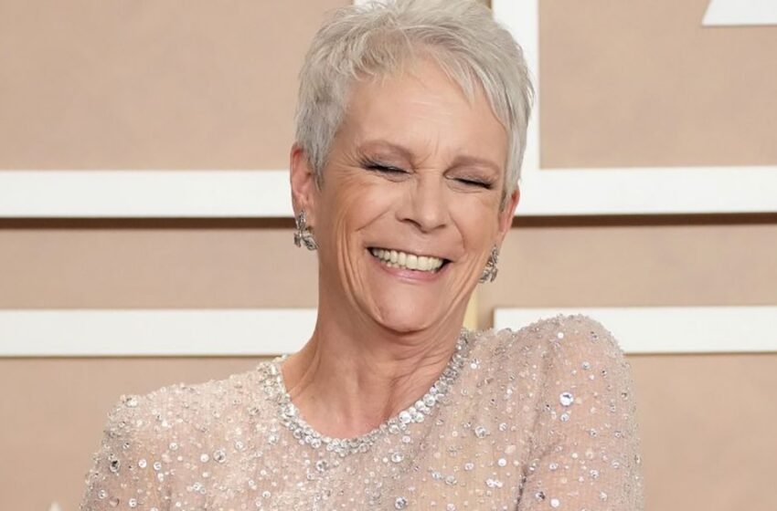  “¡Ella realmente inspira!” Jamie Lee Curtis, de 65 años, mostró su figura esbelta en pantalones cortos negros.