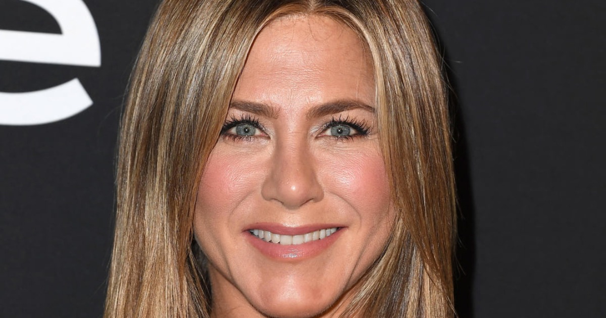 “Se Volvió Como Mickey Rourke”: ¡Jennifer Aniston, a Sus 55 Años, Con Arrugas y Cabello Canoso Fue Capturada en California!