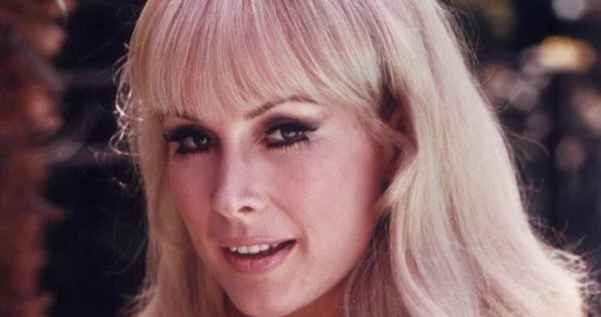 “Su rostro luce ‘poco natural’ debido a múltiples intervenciones estéticas”: ¡La apariencia de Barbara Eden a los 93 años desconcierta a sus fanáticos!