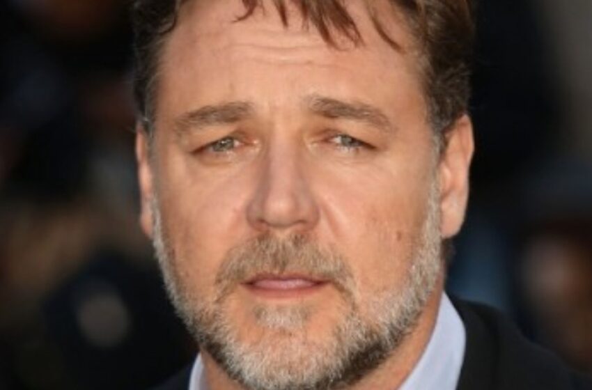  “Cómo Vive y Luce Russell Crowe a sus 60 Años: ¡Un Vistazo a su Vida Actual!”