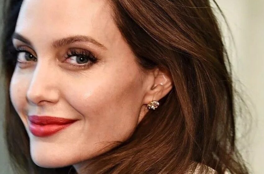  Angelina Jolie, de 49 años, estrena cabello rubio rizado: ¿Cómo se ve?