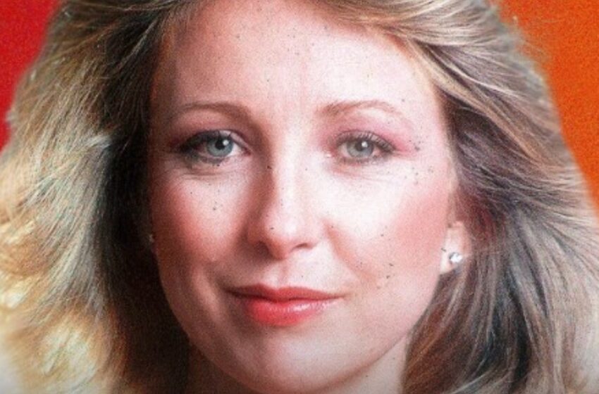  La hija adoptiva de Teri Garr se mantiene a su lado en medio de sus problemas de salud: ¿Cómo se ve?