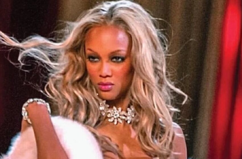  El regreso de Tyra Banks a la pasarela de Victoria’s Secret deja a los fans confundidos.