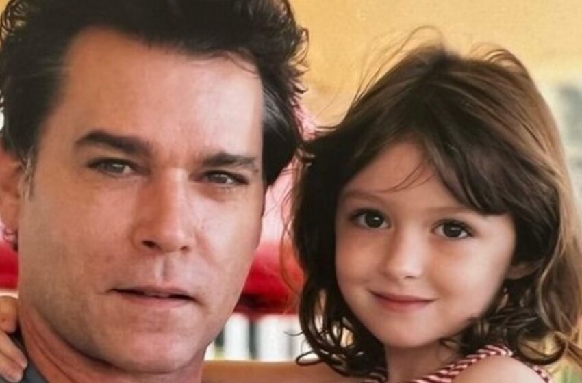  La hija de 25 años de Ray Liotta, estrella de “Goodfellas”, se comprometió con su novio, un famoso actor: ¡Fotos raras de la celebración!