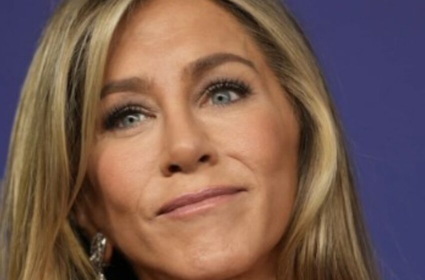  La última aparición de Jennifer Aniston en los Premios Emmy 2024 dejó a todos hablando: “¿Qué pasa con su cabello? ¿Le queda bien?”