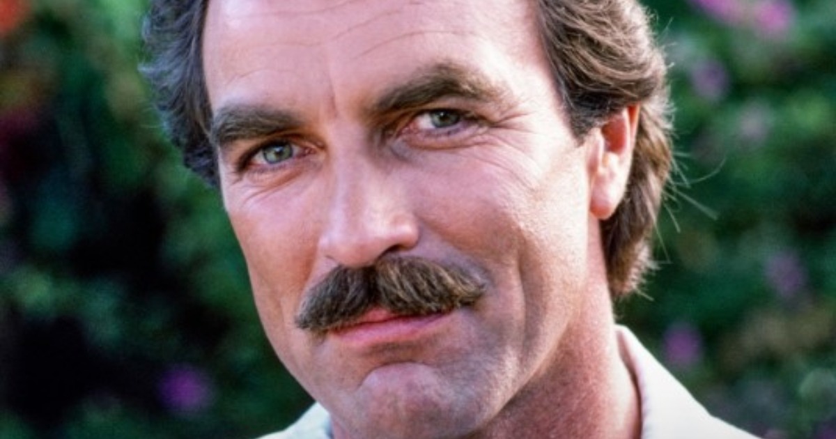 “¡La gente se niega a creer que Tom Selleck nació sin bigote!”: ¡Fotos raras de la estrella sin su icónico bigote!