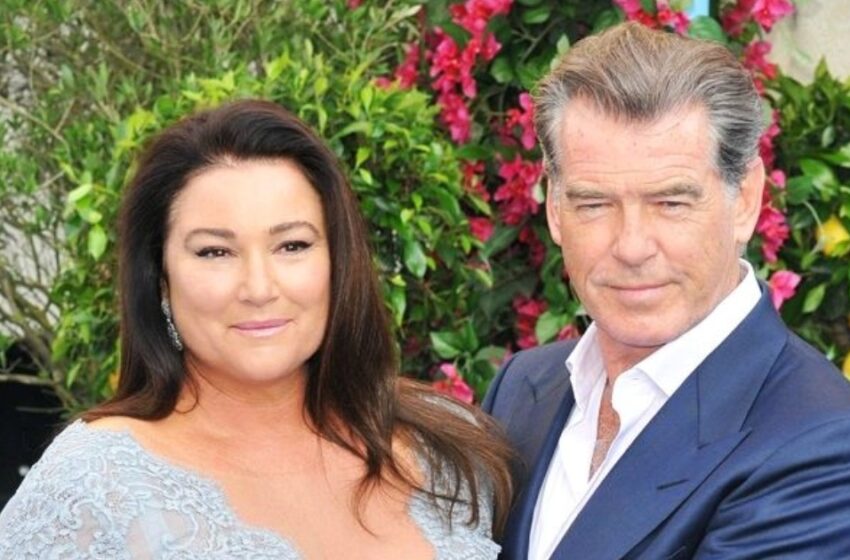  “Me encanta cada curva y pliegue de su cuerpo”: Pierce Brosnan defiende a su esposa de 100 kg contra los críticos de su apariencia.