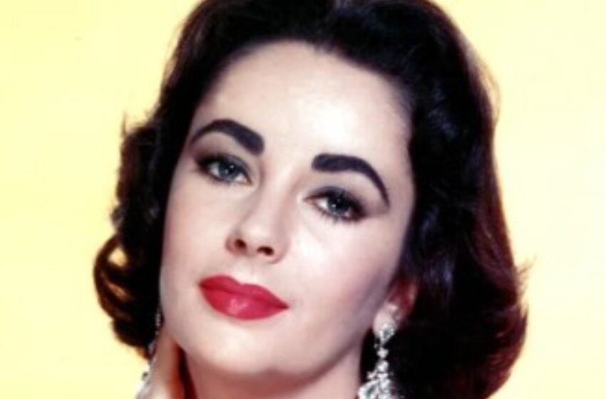  “La Nieta de Elizabeth Taylor Deja Atónitos a Sus Fans”: ¿Realmente Se Parece a Su Icónica Abuela?