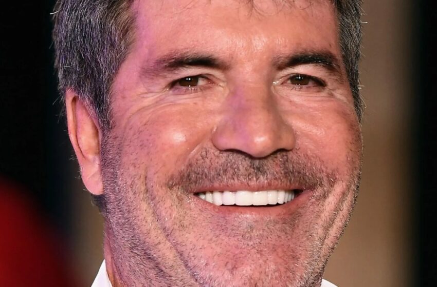  “Simon Cowell, de 62 Años, Se Elimina las Transformaciones Faciales”: ¿Cómo Se Ve Ahora?