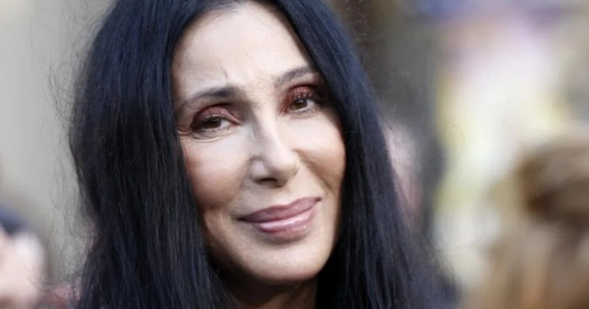 Los fans sorprendidos por el ‘extraño’ labio inferior de Cher a los 78 años: ¡Mira sus últimas fotos!