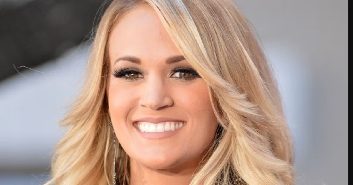 “¡Sus Labios Son Enormes!”: ¡Los Fans Reaccionan al Cambio de Look de Carrie Underwood! – ¿Cómo Se Ve Ahora?