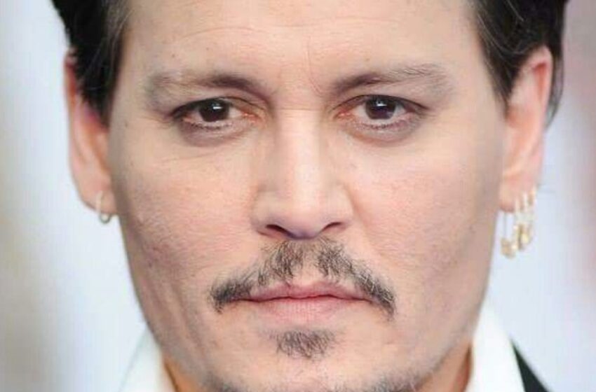  ¡El hijo de 22 años de Johnny Depp asombra a sus fanáticos con su impresionante semejanza a su padre! ¿Cómo se ve?