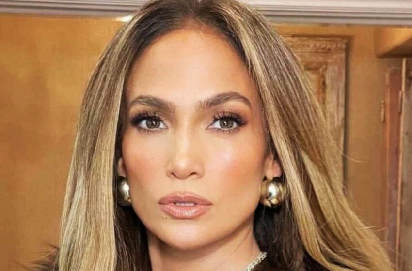  “Nueva vida, nueva imagen”: ¡Jennifer Lopez, de 55 años, sorprende a la red con su belleza!