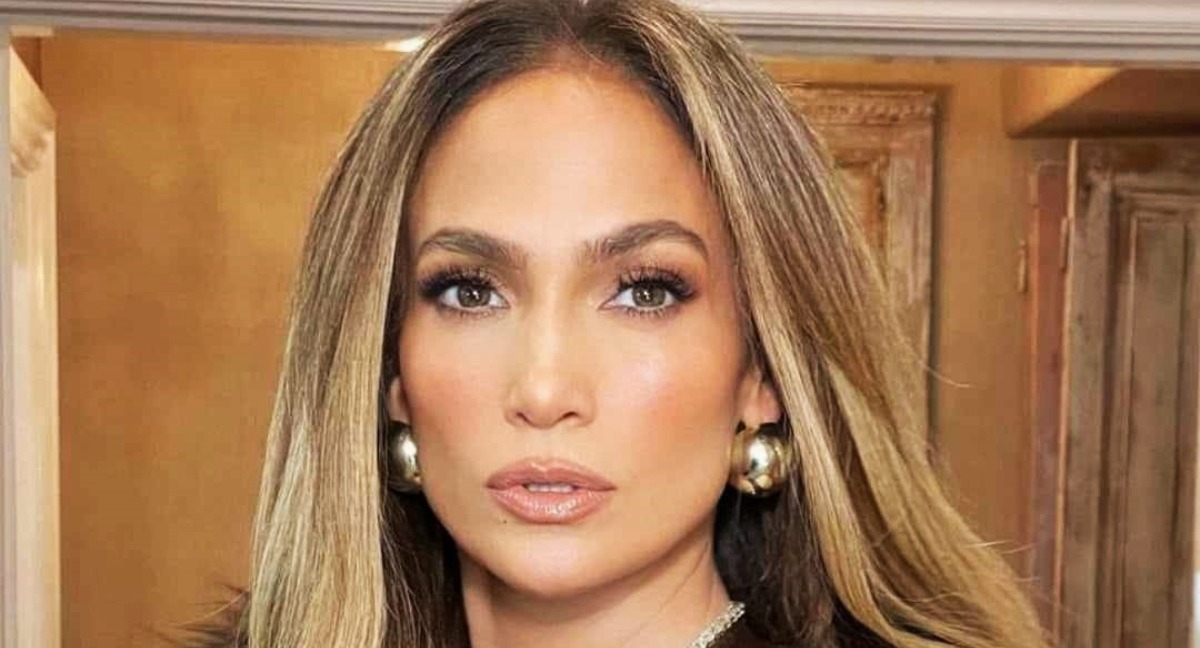 “Nueva vida, nueva imagen”: ¡Jennifer Lopez, de 55 años, sorprende a la red con su belleza!