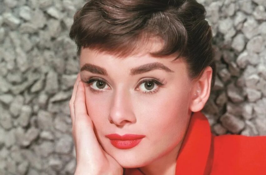  La nieta de Audrey Hepburn, que luce igual a ella: ¡Fotos de la joven!