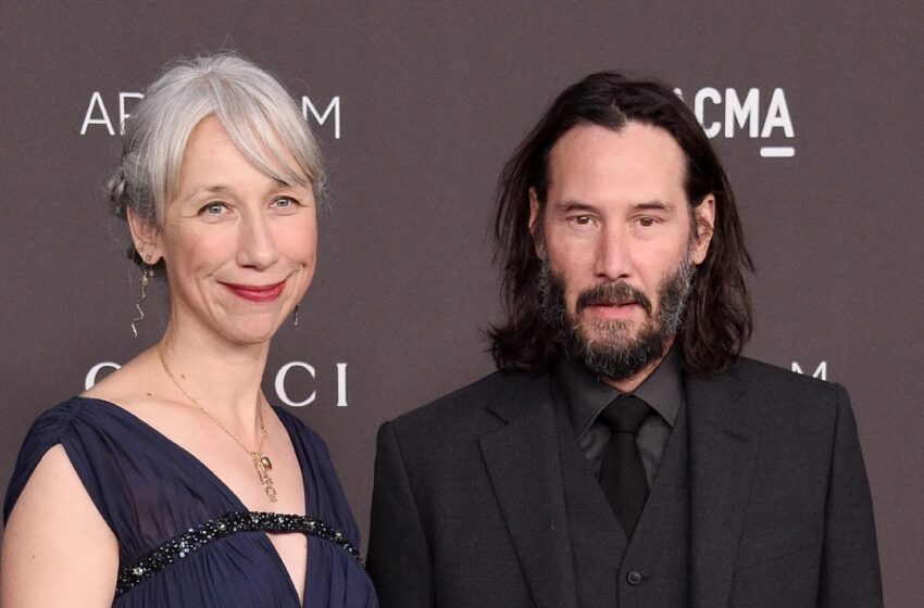  Keanu Reeves, de 60 años, y Alexandra Grant, de 51, se roban el show: ¡Los fanáticos reaccionan al nuevo look de Keanu!