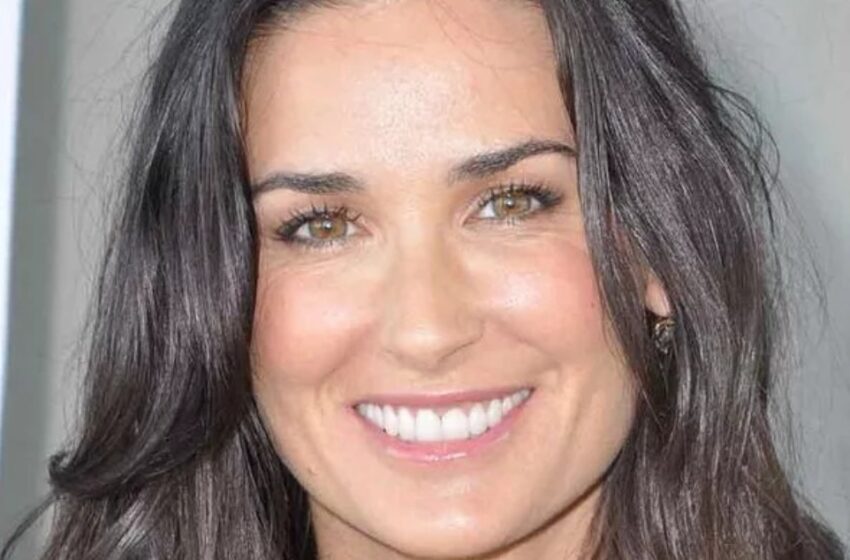  “Me quité ese extraño relleno de mejillas”: Demi Moore, de 62 años, sorprende a sus fans al revelar su nuevo aspecto.