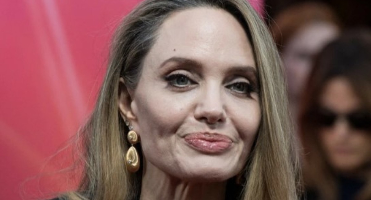 “¿Está mal?” : Los fanáticos preocupados por la apariencia pálida y delgada de Angelina Jolie en los premios.