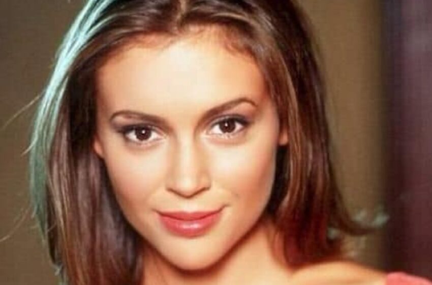  Alyssa Milano, de 52 años, compartió una foto sin maquillaje ni filtros: “¡La edad hace su efecto!”