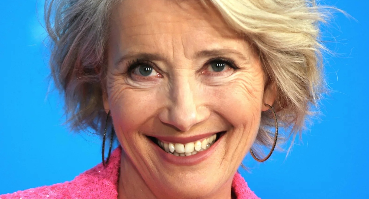 “Es un desafío estar desnuda a los 63 años”: Emma Thompson sorprende a Hollywood desafiando las normas de belleza.