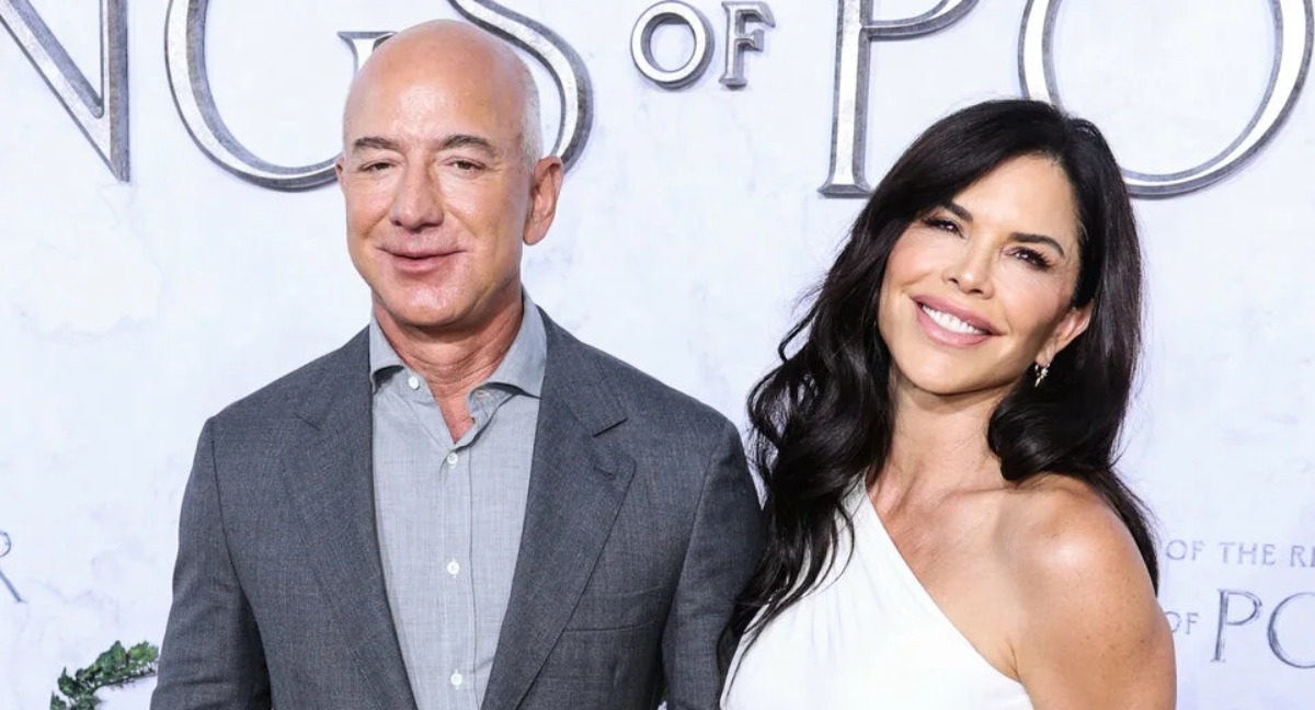 La prometida de Jeff Bezos, Lauren Sánchez, deslumbró con su elegante conjunto de color durazno en el baile inaugural: ¡sus fotos!