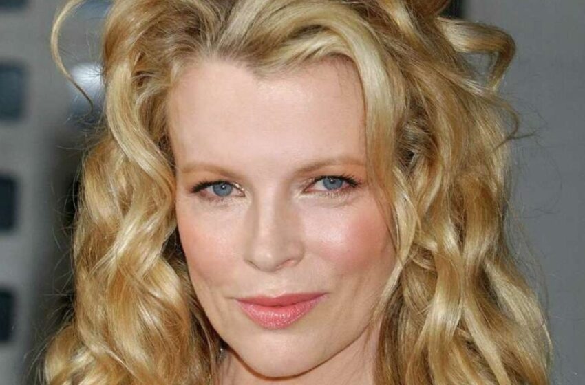  ¡La nieta de Kim Basinger es su viva imagen, con impresionantes ojos azules y una gracia elevada!