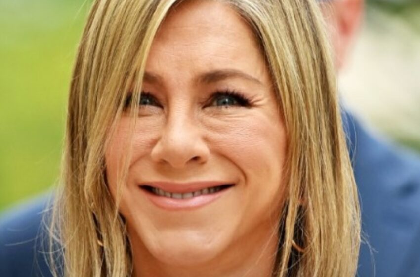  “Impresionante y en forma a los 55”: ¡Jennifer Aniston luce su figura!