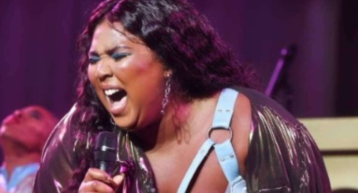 ¡Lizzo sorprende a sus fans con su apariencia de “tan delgada” después de una dramática pérdida de peso: sus fotos del antes y después!